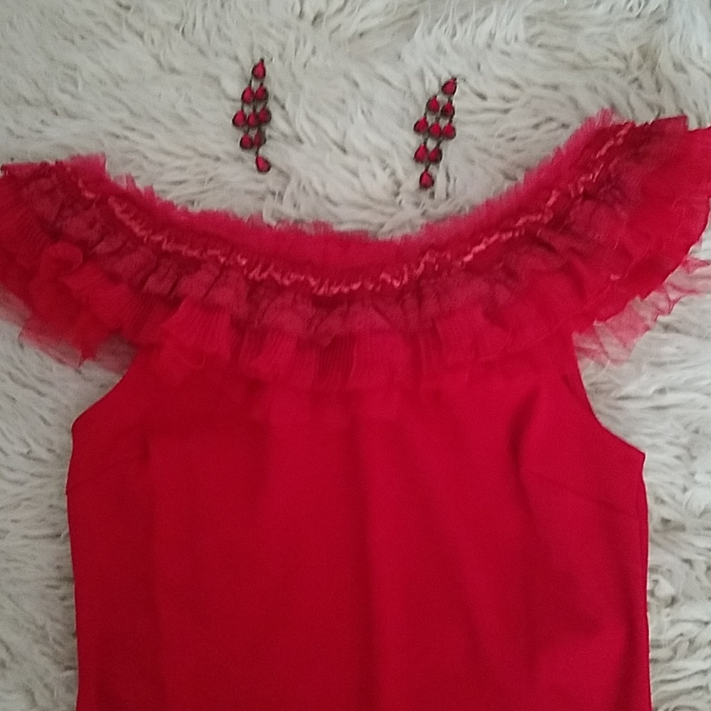 Gorgeous red off the shoulder dress.Form fitting - Picture 4 of 5